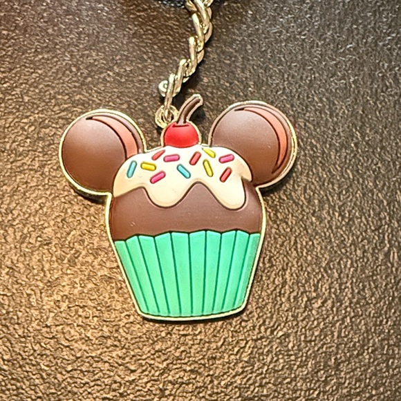 Disney Mickey Cupcake Keychain - Picture 4 of 8
